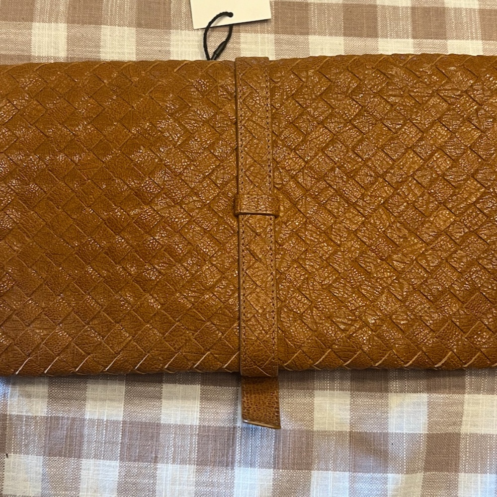 Gorgeous Bottega Veneta Clutch - Picture 4 of 10